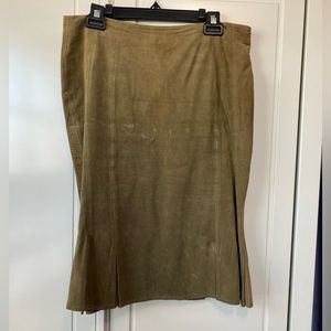 Very stylish pencil tulip skirt from Danier made of suede leather